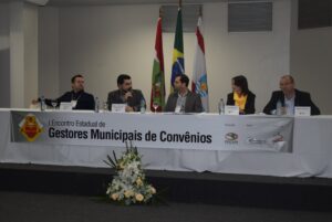 Read more about the article AMFRI é destaque no 1º Encontro Estadual de Gestores Municipais de Convênios