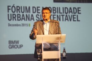 Read more about the article Governador participa do Fórum de Mobilidade Urbana e da apresentação do InovAmfri