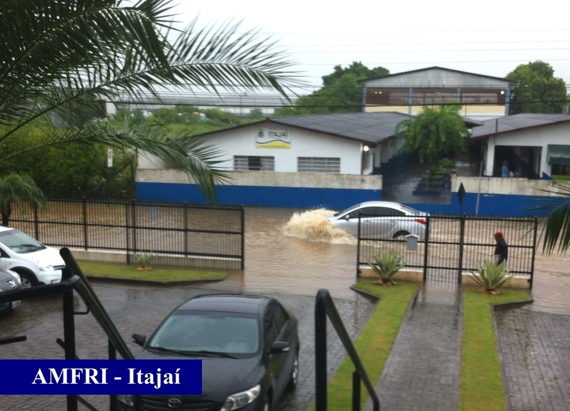 You are currently viewing Chuva causa alagamentos em todas as cidades da região da AMFRI