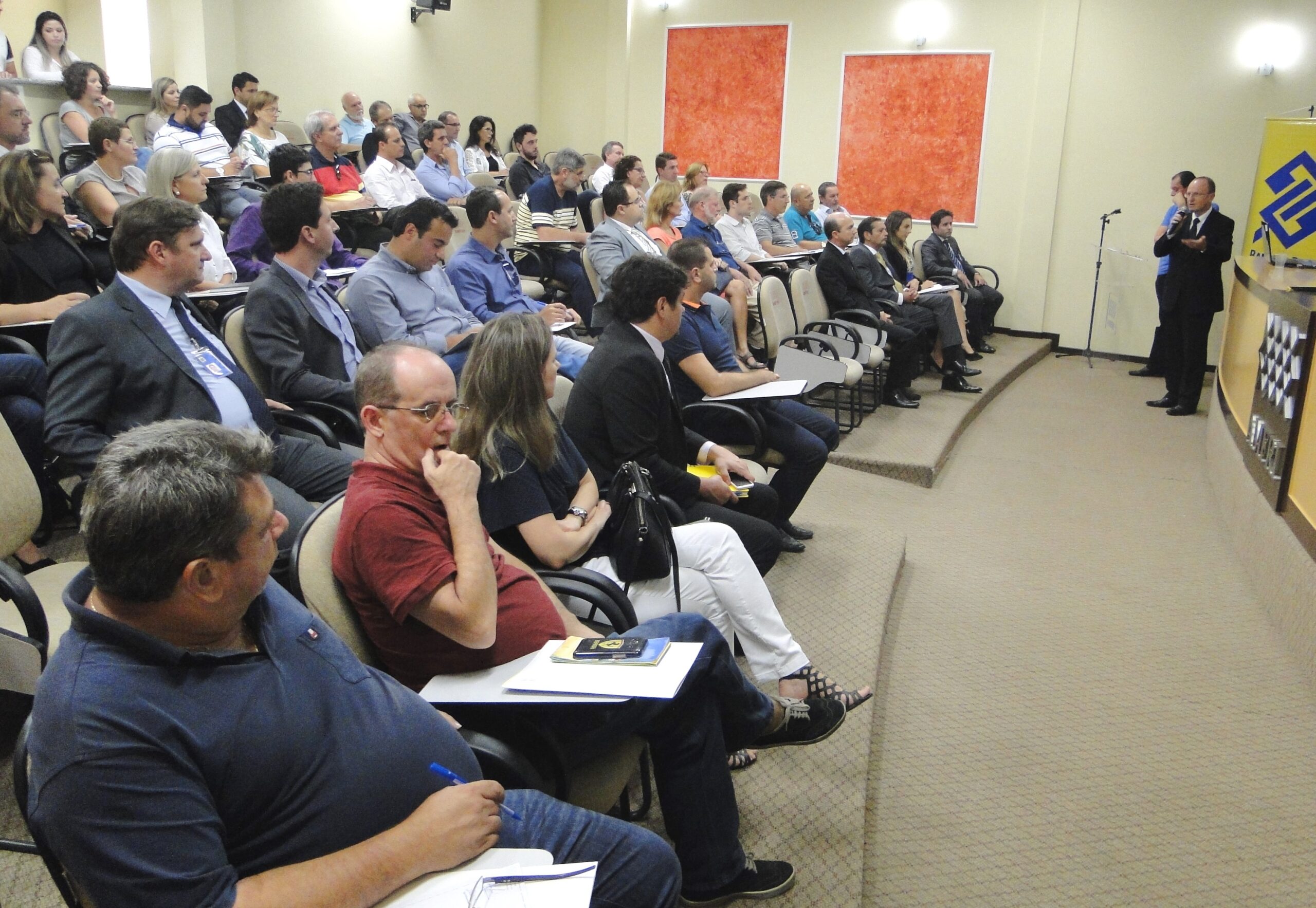 You are currently viewing Economista Chefe do Banco do Brasil palestra sobre o atual Cenário Macroeconômico