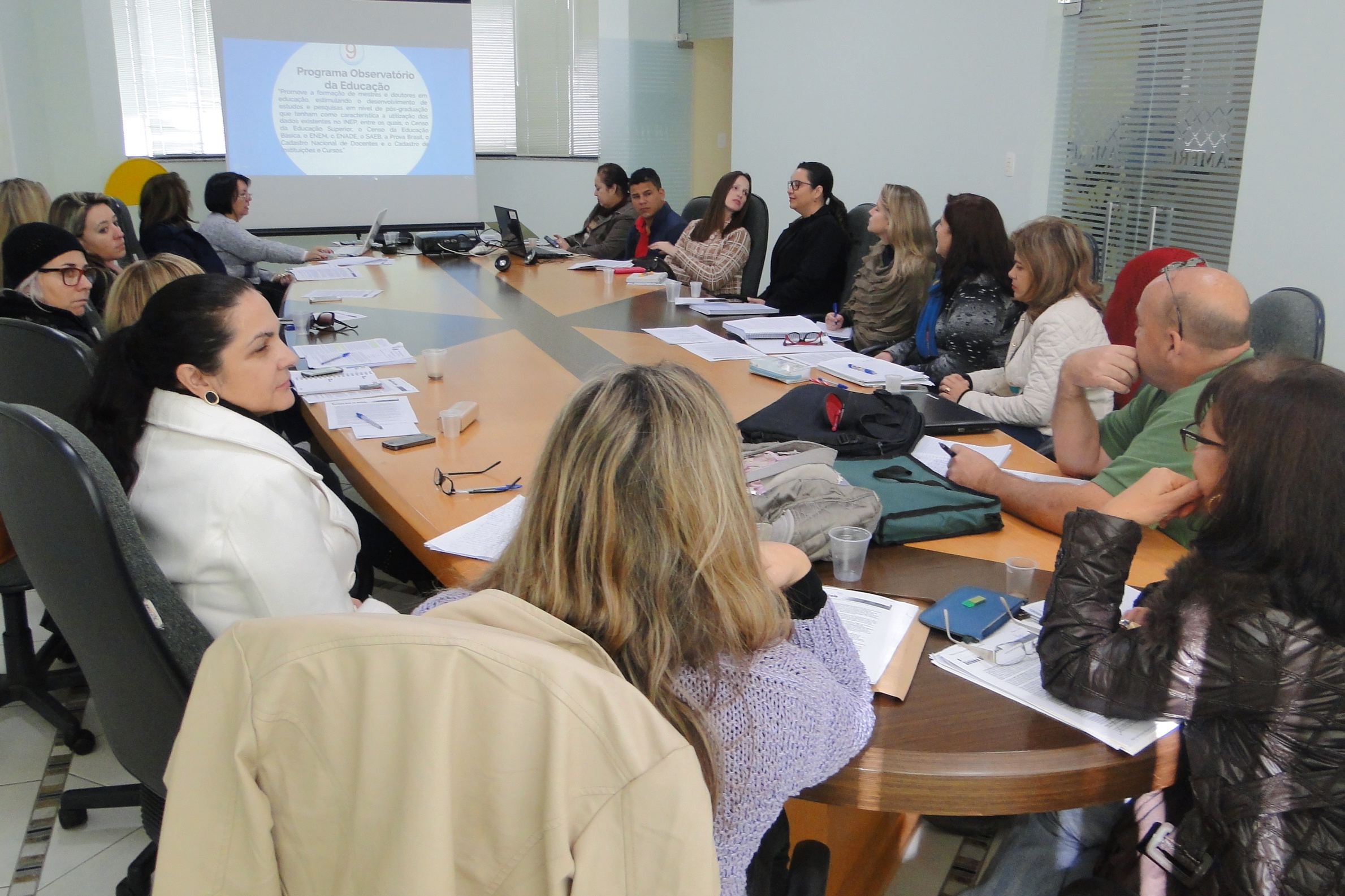 You are currently viewing Representantes do GT de Educação Especial realizam apresentações da área