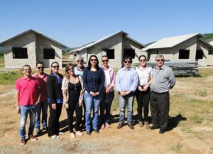 Read more about the article Colegiado de habitação faz visita técnica em casas populares de Luiz Alves