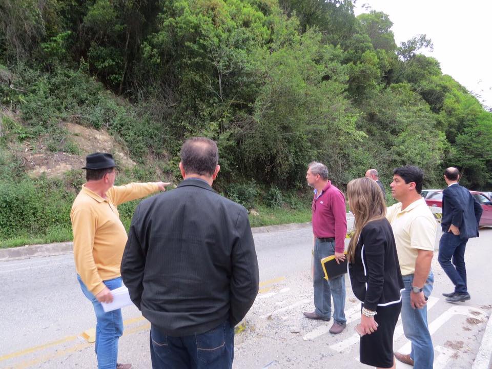 Read more about the article Governo do Estado garante recursos para estrada entre Porto Belo e Bombinhas