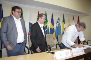 Read more about the article Assinado contrato entre AMFRI e Secretaria de Estado que garante a etapa da Volvo Ocean Race em Itajaí