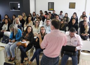 Read more about the article Municípios recebem assistência para a reformulação dos Planos de Carreira do Magistério