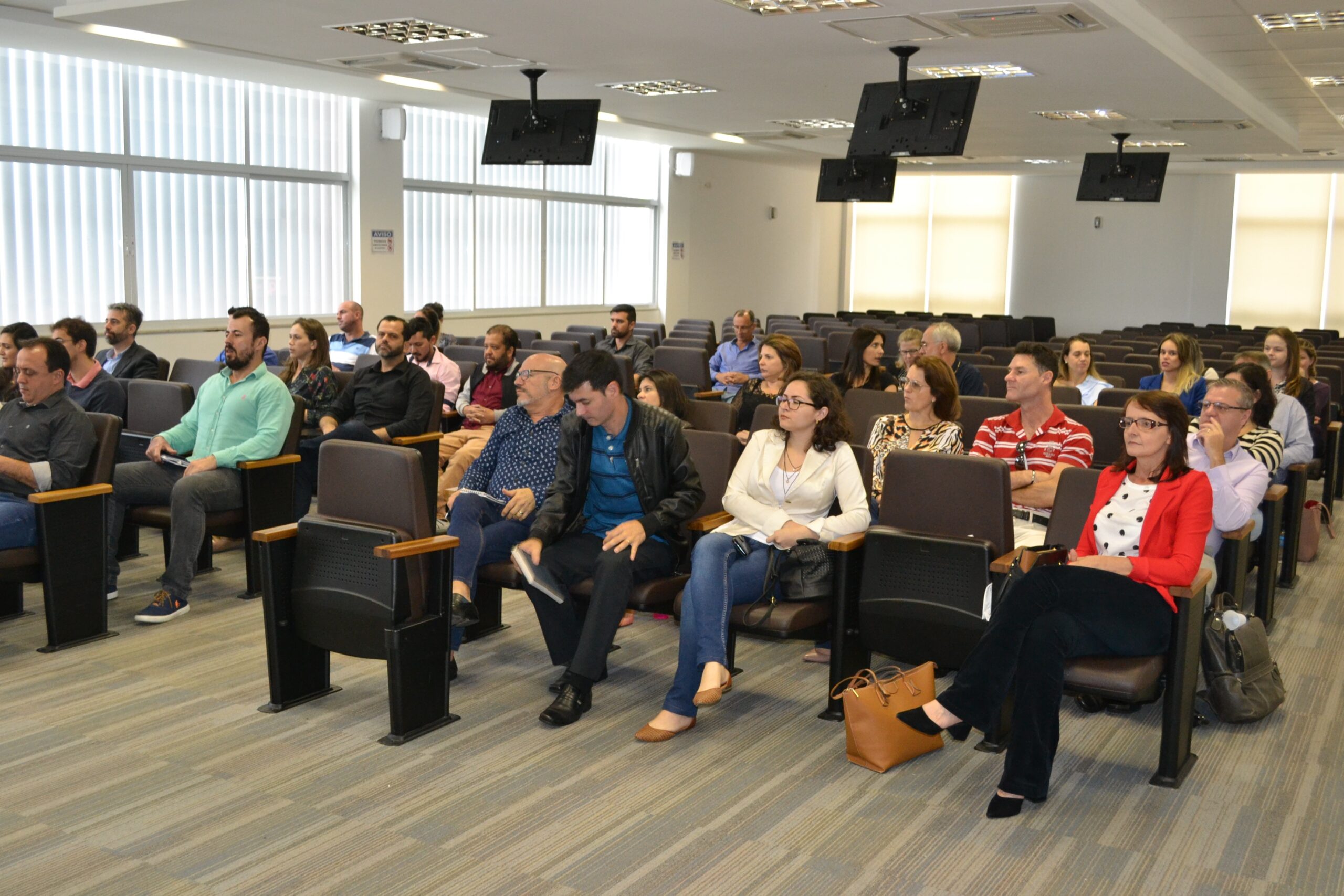 You are currently viewing GMCs da AMFRI participam de seminário Regional de Captação de Recursos