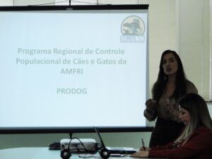 Read more about the article Prefeitos da AMFRI apoiam Programa Regional de Controle Populacional de Cães e Gatos