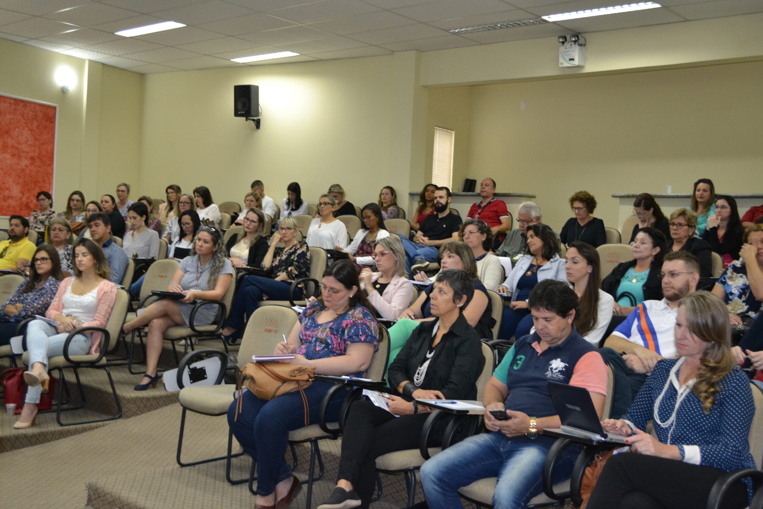 You are currently viewing AMFRI promove Roda de Conversa sobre os Serviços de Acolhimento para Crianças e Adolescentes