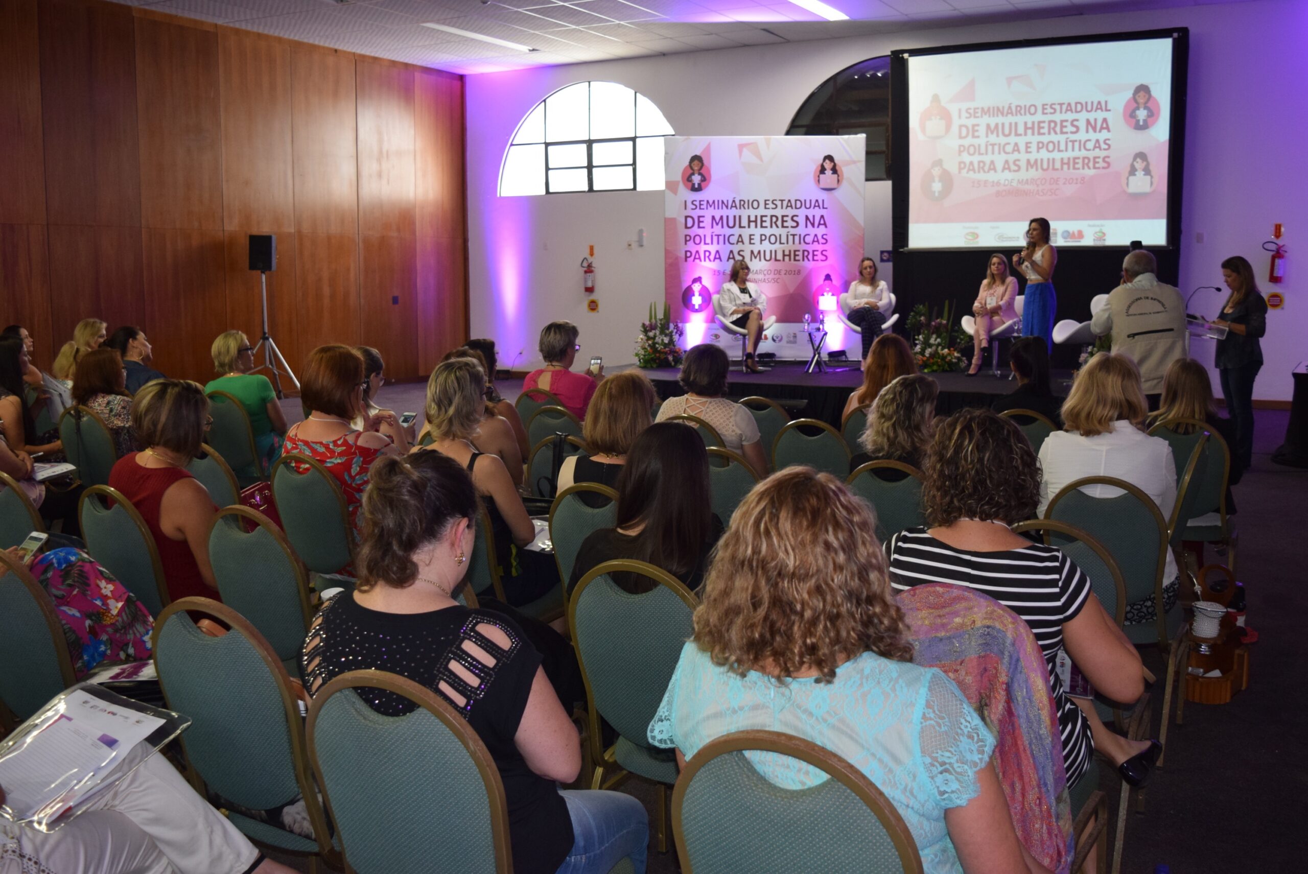 You are currently viewing Espaços para o empoderamento feminino são temas do Seminário Estadual de Mulheres na Política