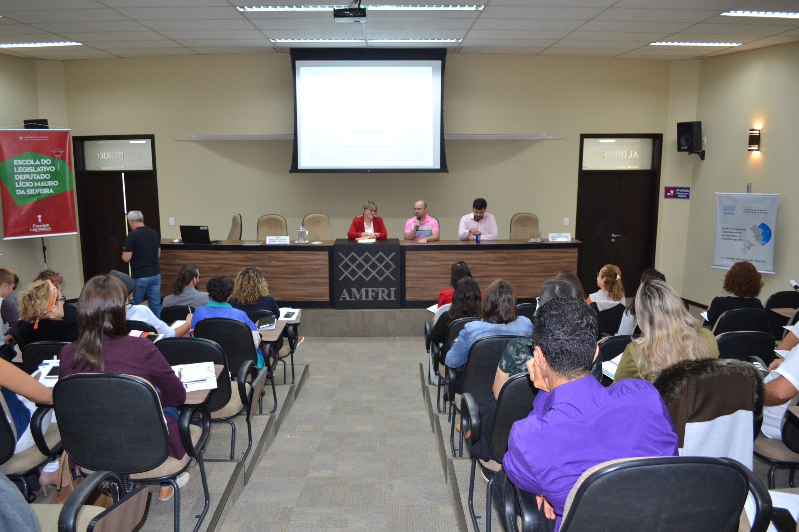 You are currently viewing Alesc promove seminário de capacitação de gestores de cultura na AMFRI