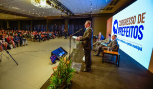 Read more about the article AMFRI participa do Congresso de Prefeitos