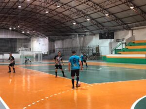 Read more about the article Equipes entram em quadra para definição da fase final da Copa AMFRI de futsal