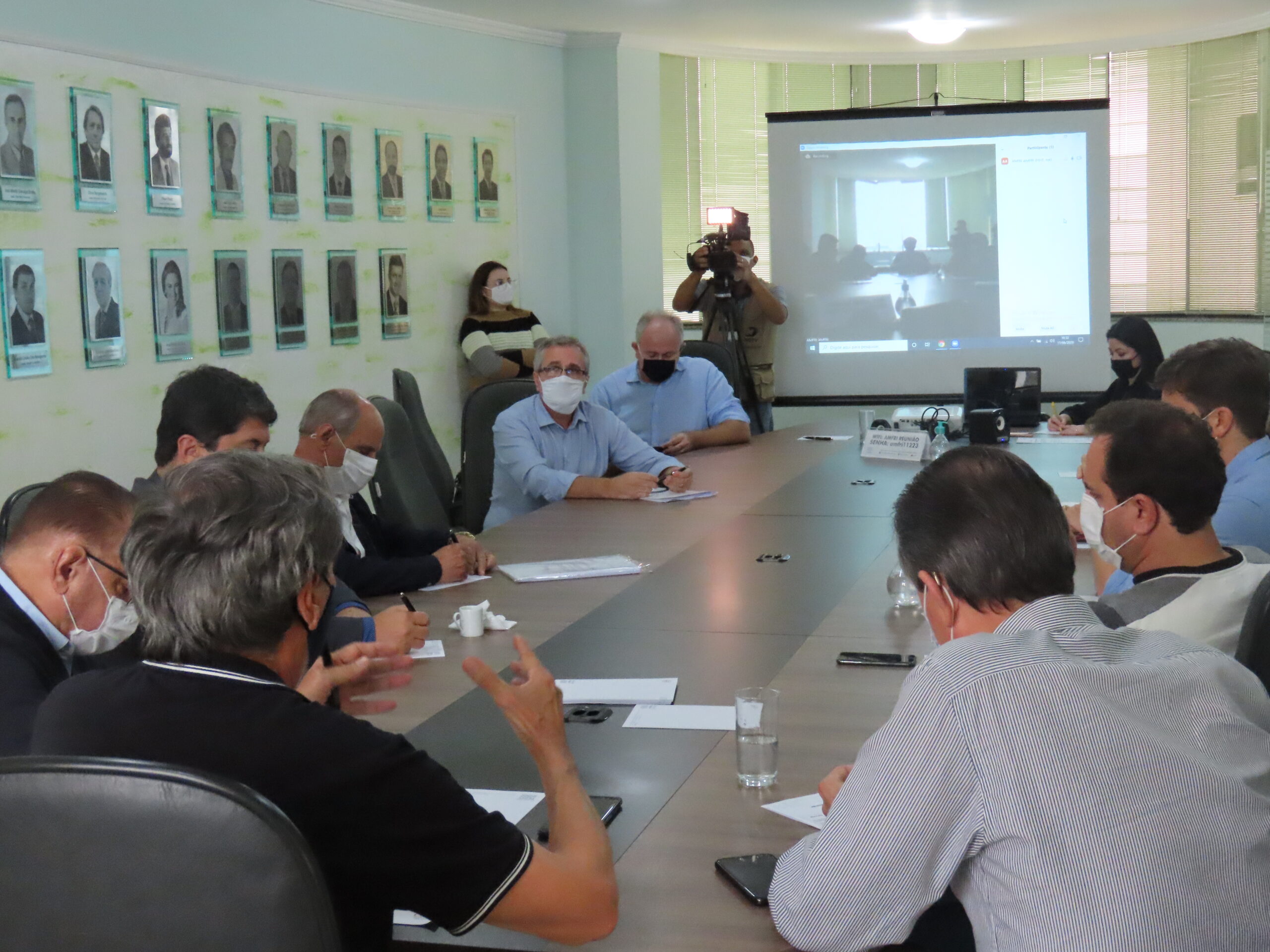 You are currently viewing Prefeitos aprovam custeio a contratação de mais seis leitos de UTI para o Centro de Tratamento de Covid-19 em Balneário Camboriú