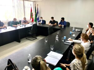 Read more about the article Prefeitos da AMFRI se reúnem com Chefe da Casa Civil e apresentam demandas relacionadas a COVID-19