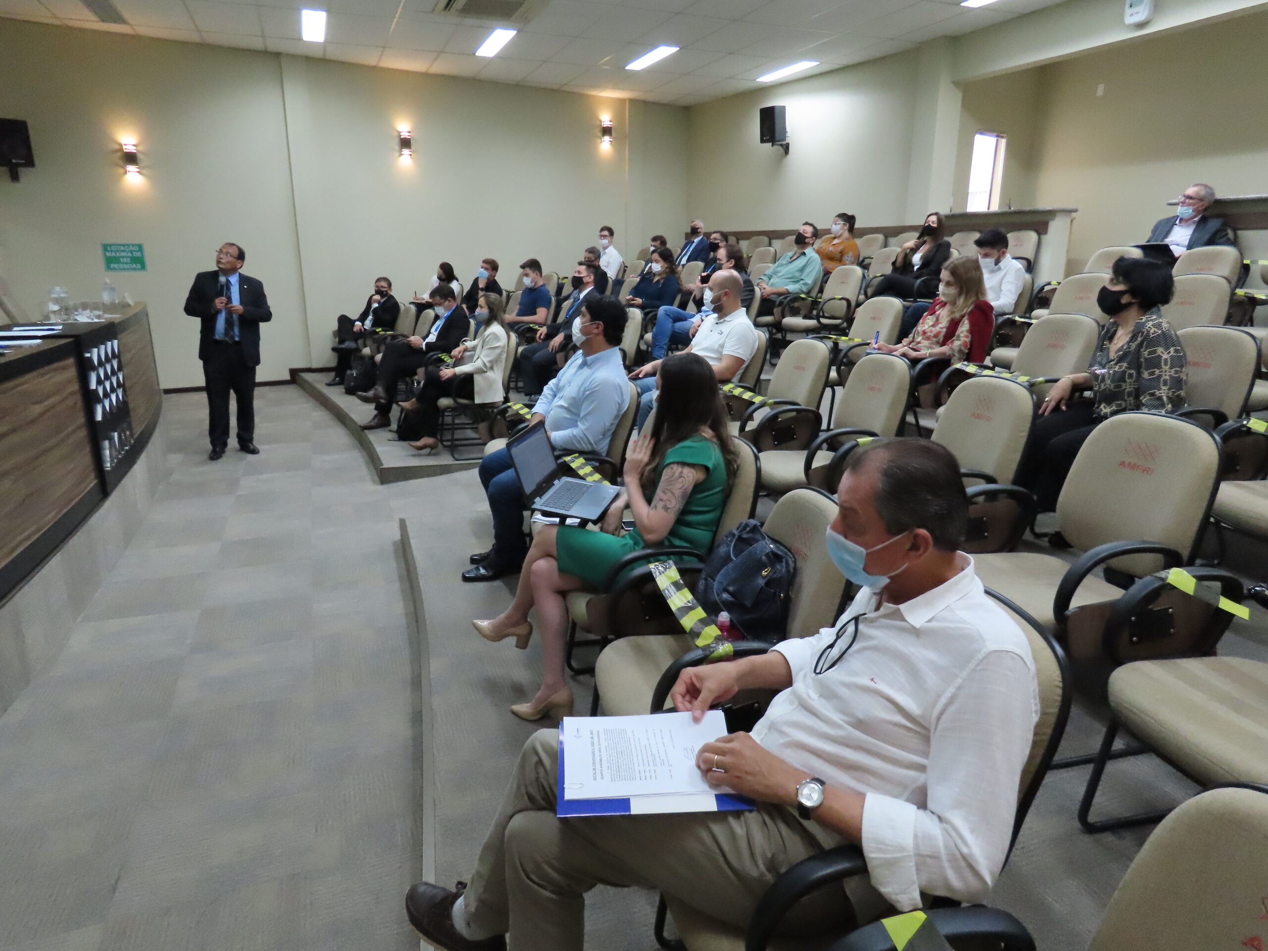 You are currently viewing Prefeitos participam de reunião com representantes do BID, da Caixa Econômica Federal e do Ministério da Economia para tratar da PPP da Educação Infantil