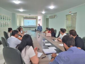 Read more about the article Colegiado de Assistência Social da AMFRI debate eSocial e município de Itajaí apresenta o fluxo de atendimento nos serviços de alta complexidade