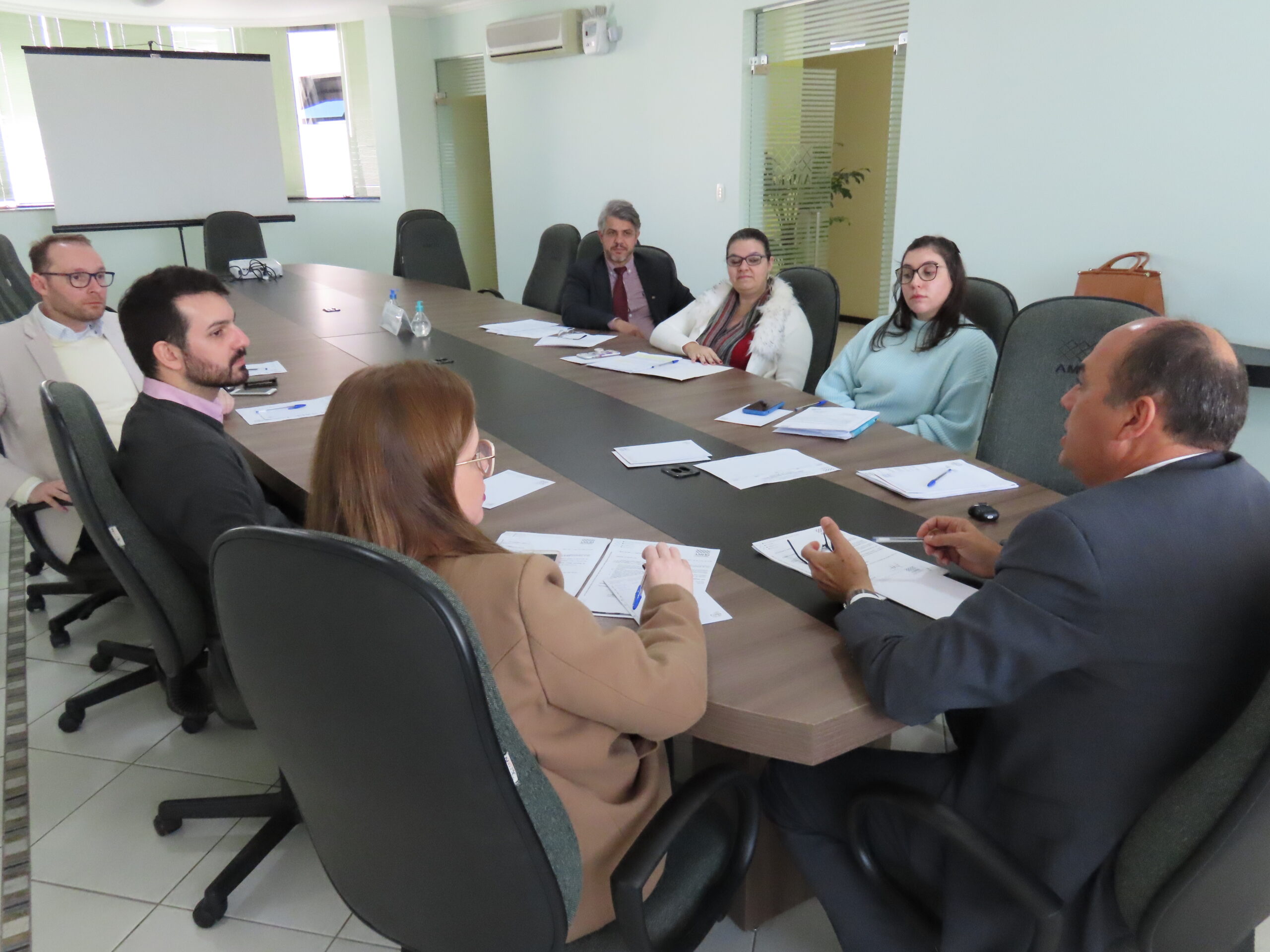 You are currently viewing Presidente da OAB de Balneário Camboriú participa de reunião do Colegiado de Procuradores Jurídicos da AMFRI