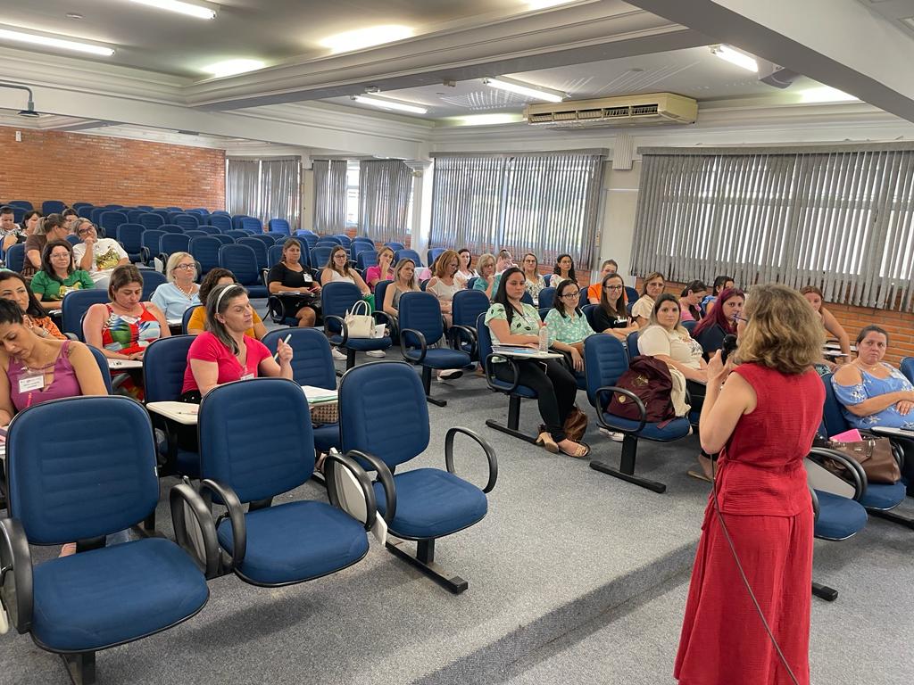 Read more about the article Alfabetização e Literatura são temas de mais um dia de formação junto a professores, coordenadores pedagógicos e equipes técnicas das secretarias de educação.