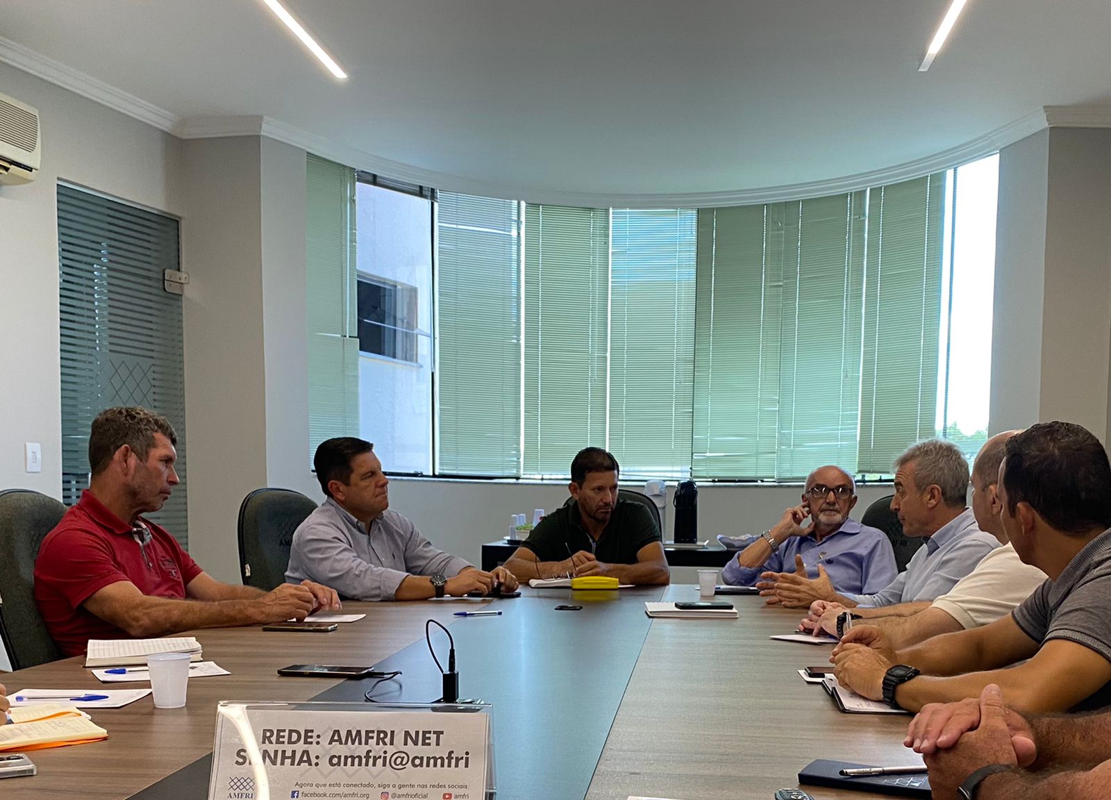 Read more about the article REUNIÃO COM AUTORIDADES REGIONAIS DA PESCA E EX-MINISTRO DE AGRICULTURA E PESCA, ALTEMIR GREGOLIN.