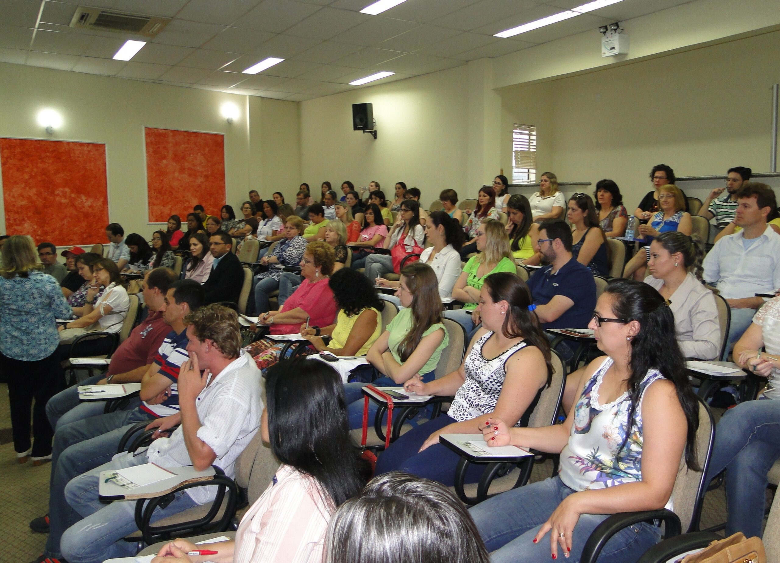 You are currently viewing Orientadores Sociais do SUAS são capacitados na sede da AMFRI