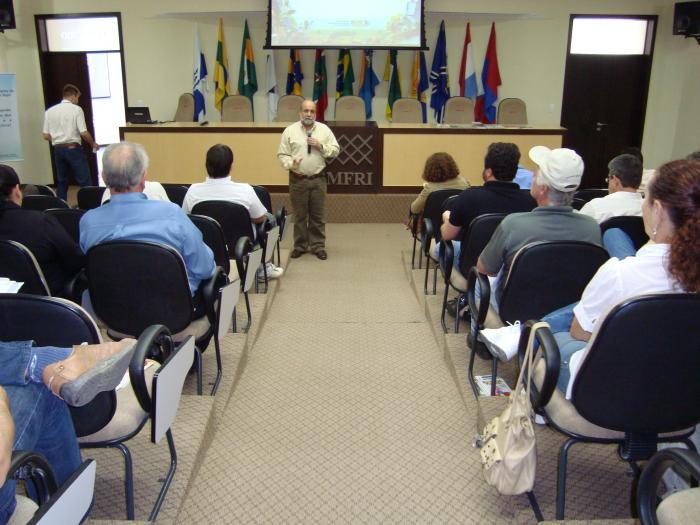 You are currently viewing Ministério da Agricultura, Pecuária e Abastecimento apresenta programas em Seminário na AMFRI