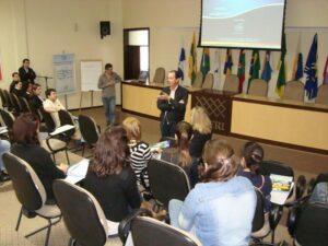 Read more about the article Alunos da UDESC participam de palestra sobre administração pública na AMFRI