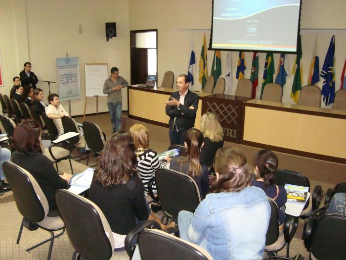 You are currently viewing Alunos da UDESC participam de palestra sobre administração pública na AMFRI