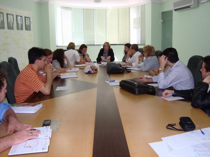 You are currently viewing Colegiado de Educação realiza reunião na AMFRI