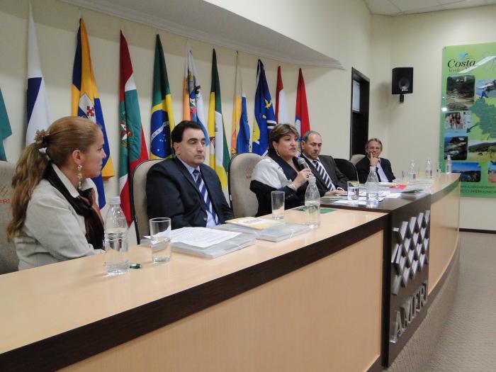 You are currently viewing Ministra Márcia Lopes discute a Política Nacional de Assistência Social em reunião na AMFRI