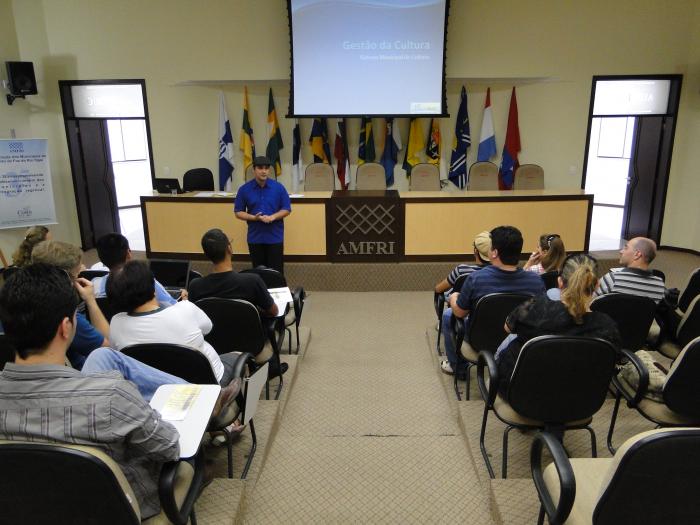 You are currently viewing Colegiado da AMFRI promove Oficina Técnica sobre o Sistema Municipal de Cultura