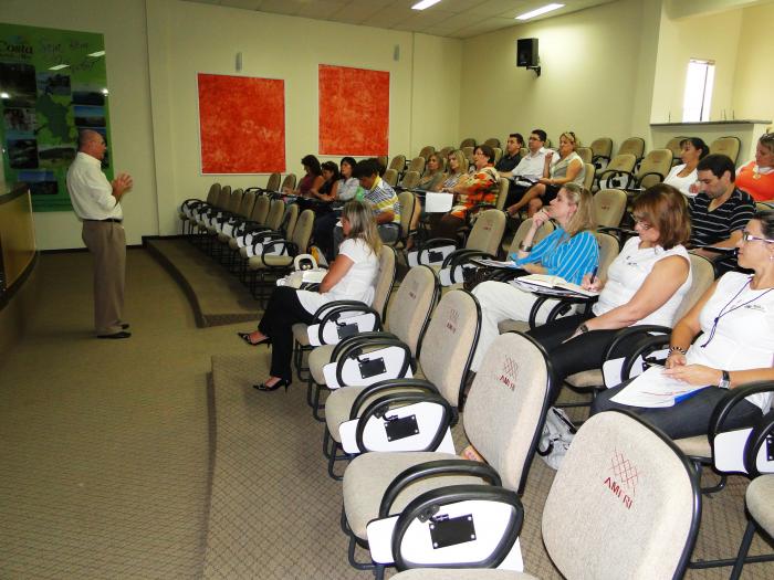 You are currently viewing Colegiado inicia capacitação sobre Plano nacional de Educação