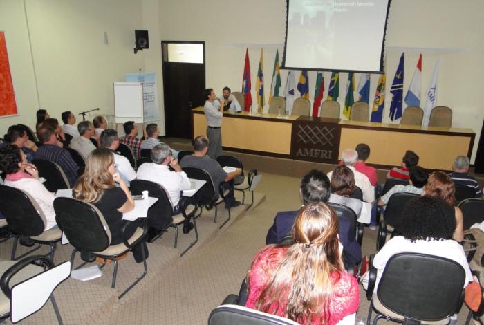 You are currently viewing Municípios da região recebem capacitação preparatória para 5ª Conferência das Cidades