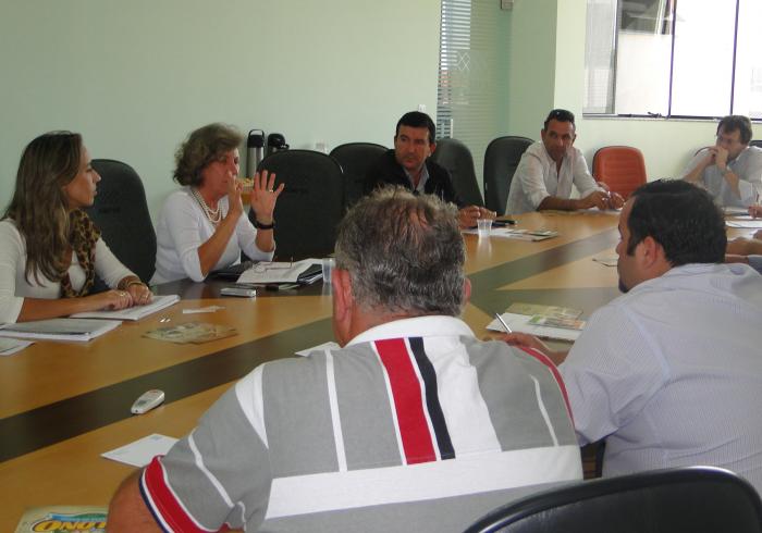 You are currently viewing Secretária Estadual apresenta rede de Combate á Fome ao Colegiado de Agricultura e Pesca