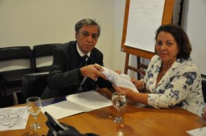 Read more about the article Prefeitos da AMFRI participam de audiência com a Ministra Ideli Salvatti em Brasília