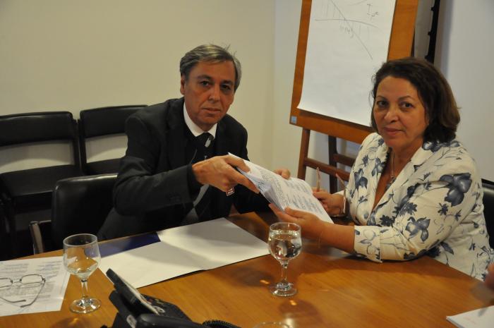 You are currently viewing Prefeitos da AMFRI participam de audiência com a Ministra Ideli Salvatti em Brasília