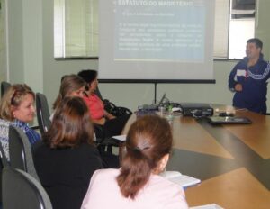 Read more about the article Colegiado de Educação debate sobre Planos de Carreira e Estatuto do Magistério