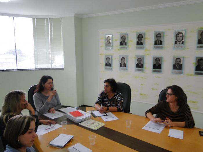 You are currently viewing AMFRI realiza reunião regional com coordenadores dos CRAS