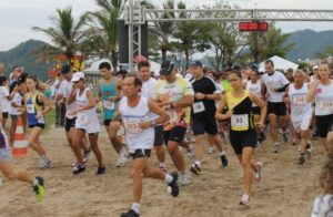 Read more about the article Mais de 400 atletas participam da 5ª Corrida Rústica na Praia de Navegantes