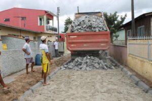 Read more about the article Ruas do bairro São Domingos em Navegantes recebem drenagem e pavimentação