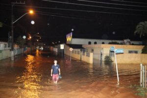 Read more about the article Enxurrada coloca Defesa Civil de Itajaí em Estado de Alerta