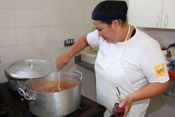 You are currently viewing Merendeiras da Rede Municipal de Itajaí participam do 1º Concurso de Culinária