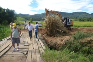 Read more about the article Prefeitura de Camboriú inicia obras para construção de ponte no interior