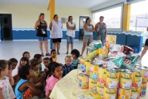 Read more about the article FME de Navegantes realiza entrega de leite em pó arrecadado na Corrida Rústica