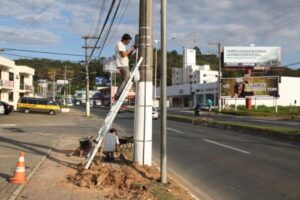 Read more about the article Empresa começa a instalar equipamentos de fiscalização eletrônica do trânsito