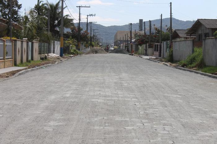 You are currently viewing Pavimentações beneficiam moradores de bairros de Navegantes