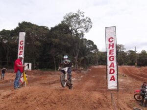 Read more about the article MotoCross em Balneário Piçarras reúne duas mil pessoas no final de semana