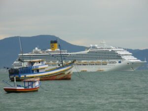 Read more about the article Navio de Cruzeiros em Porto Belo