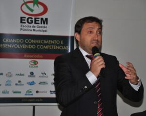 Read more about the article Prefeito da AMFRI é eleito presidente da Escola de Gestão Pública Municipal (EGEM)